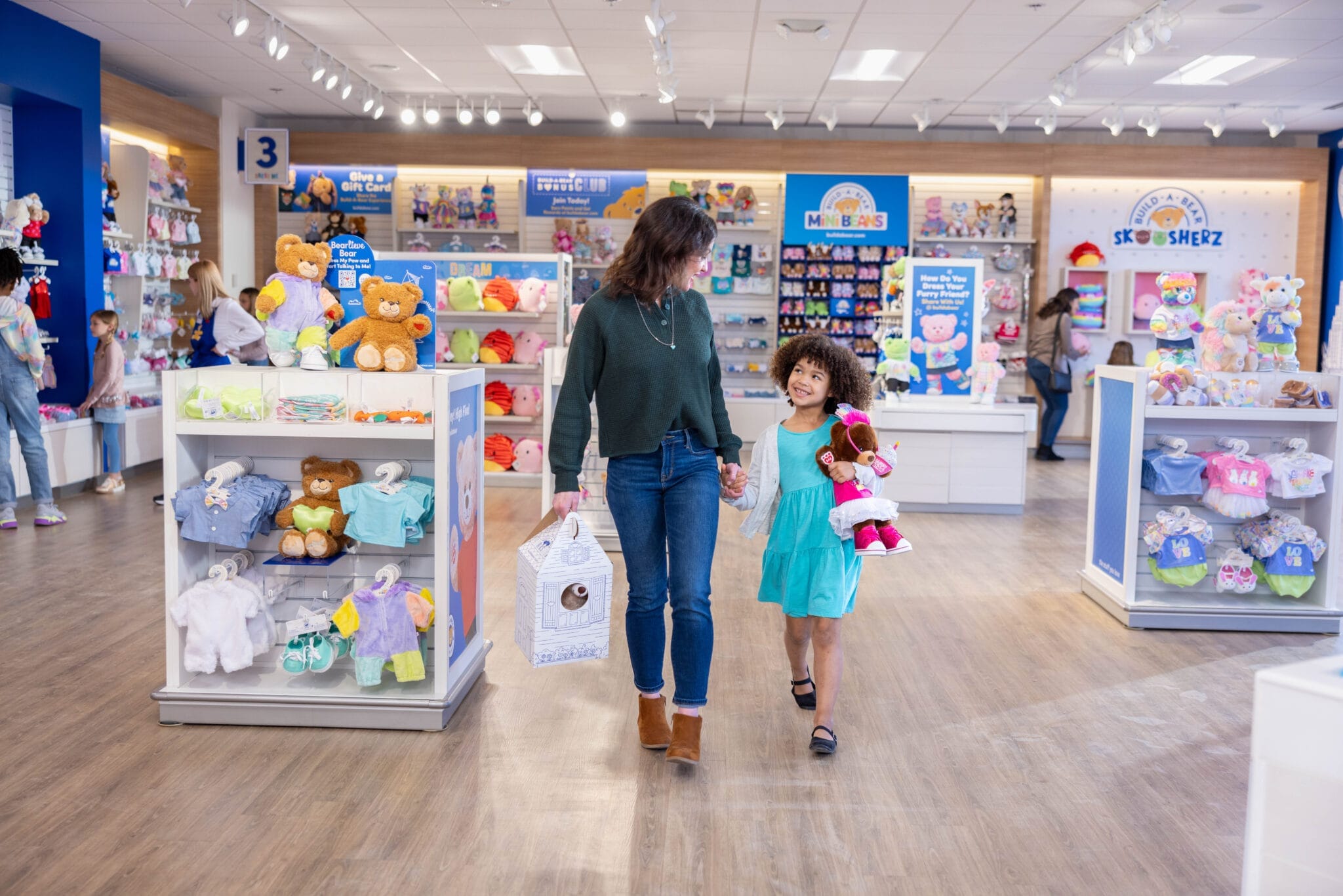 0061 2024 Coolfire Instore Lifestyle